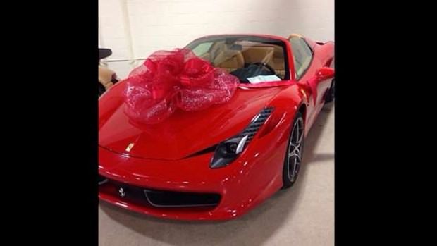 Floyd Mayweather lüks otomobilini satıyor