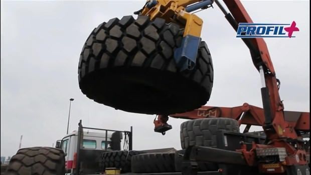 Dev lastiği böyle değiştirdiler