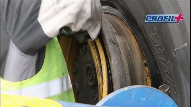 Dev lastiği böyle değiştirdiler