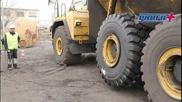 Dev lastiği böyle değiştirdiler