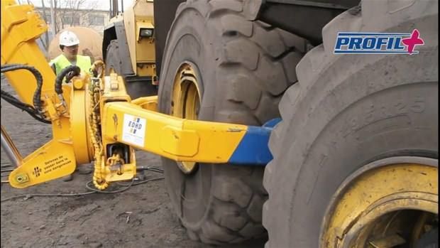 Dev lastiği böyle değiştirdiler