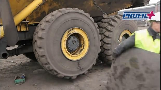 Dev lastiği böyle değiştirdiler