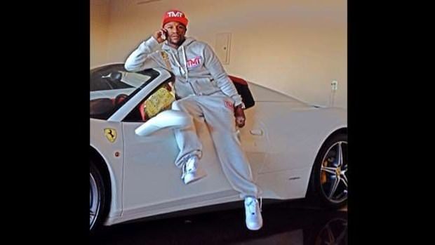 Floyd Mayweather lüks otomobilini satıyor