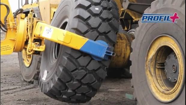 Dev lastiği böyle değiştirdiler