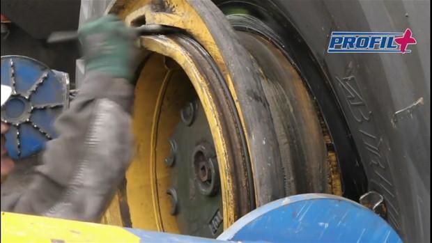 Dev lastiği böyle değiştirdiler