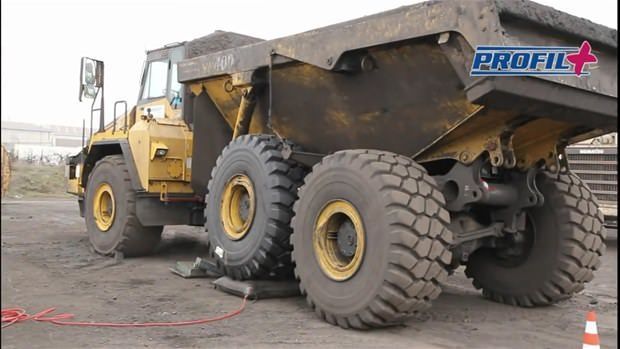 Dev lastiği böyle değiştirdiler