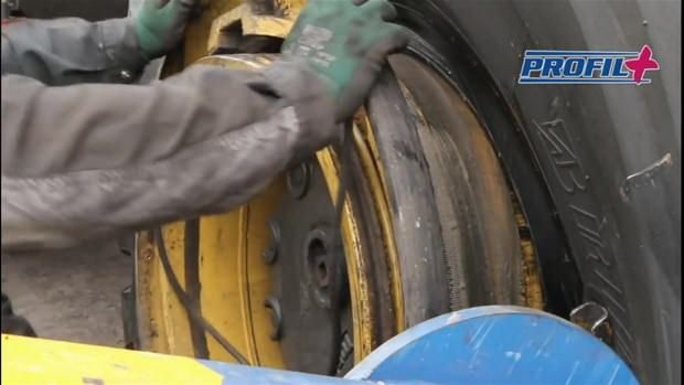 Dev lastiği böyle değiştirdiler