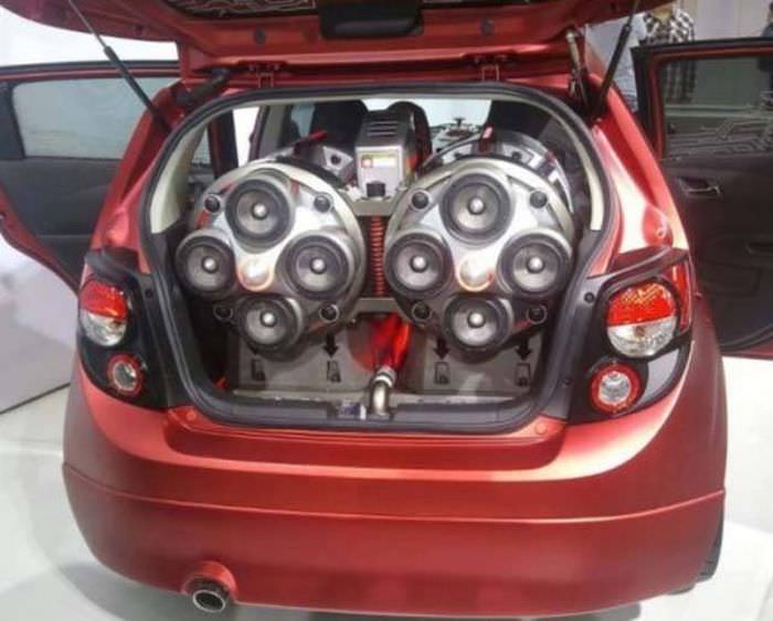 Yollarda görebileceğiniz en çirkin araçlar!  