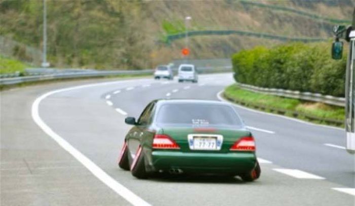 Yollarda görebileceğiniz en çirkin araçlar!  