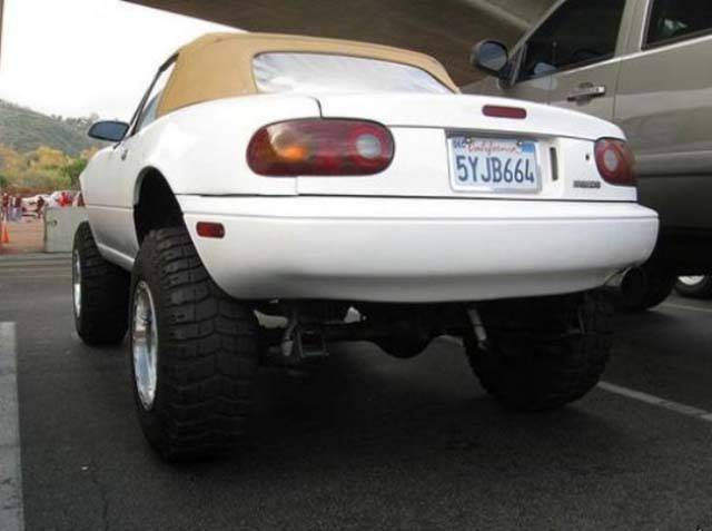 Yollarda görebileceğiniz en çirkin araçlar!  