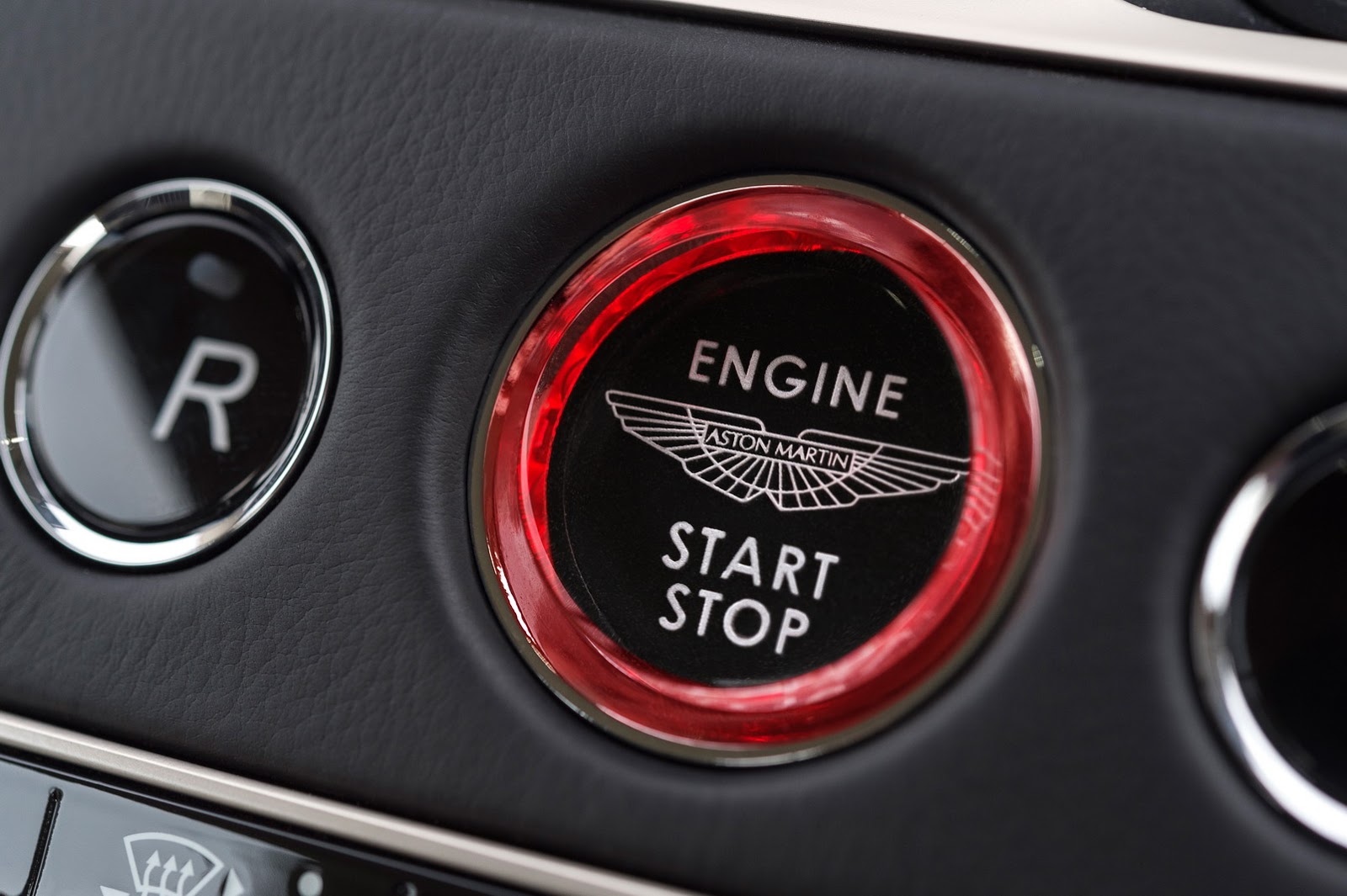 Acun Ilıcalı, İstanbul Autoshow’da yeni Aston Martin DB11 siparişi verdi