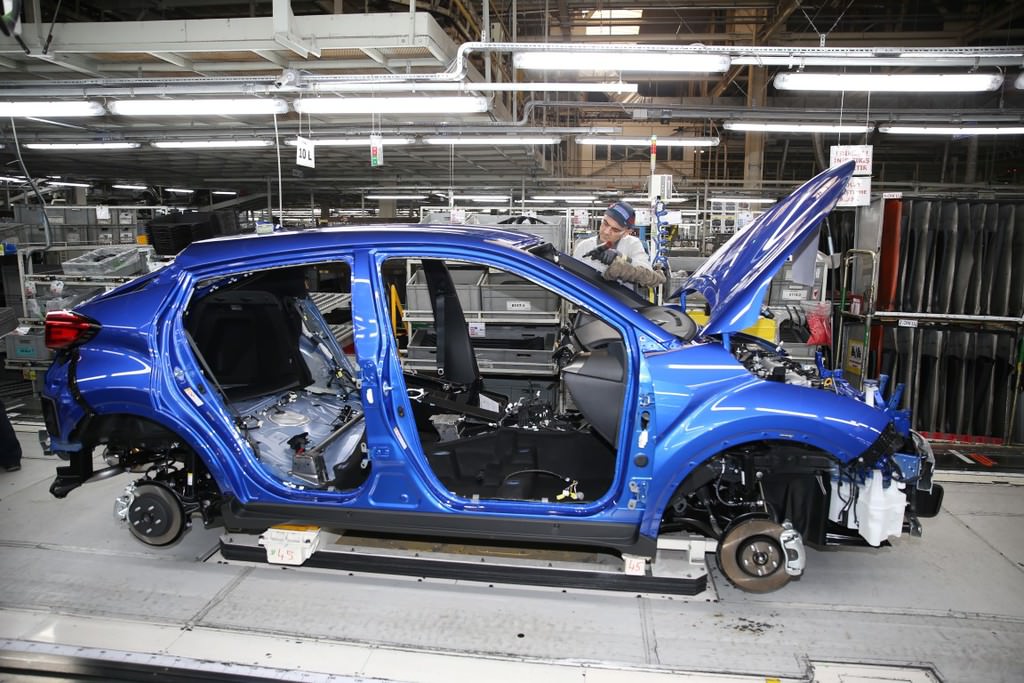 Türkiye'de üretilen ilk hibrit otomobil: Toyota C-HR  