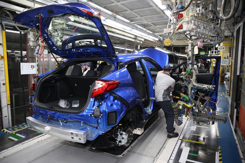Türkiye'de üretilen ilk hibrit otomobil: Toyota C-HR  