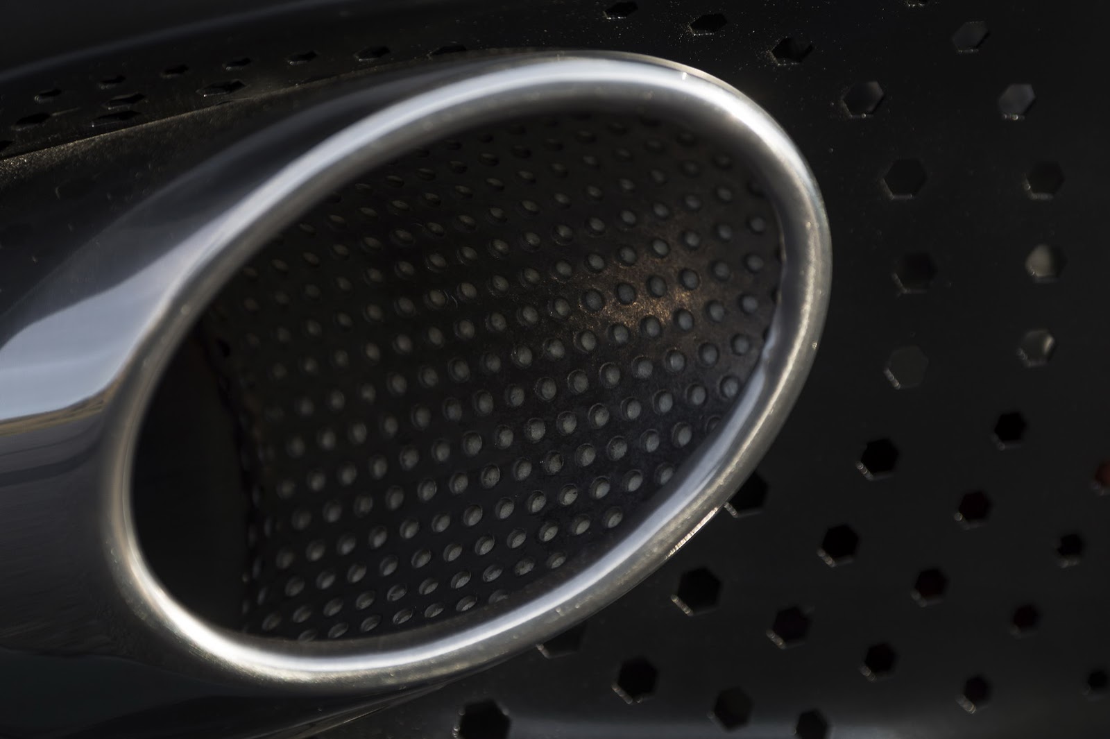 Acun Ilıcalı, İstanbul Autoshow’da yeni Aston Martin DB11 siparişi verdi