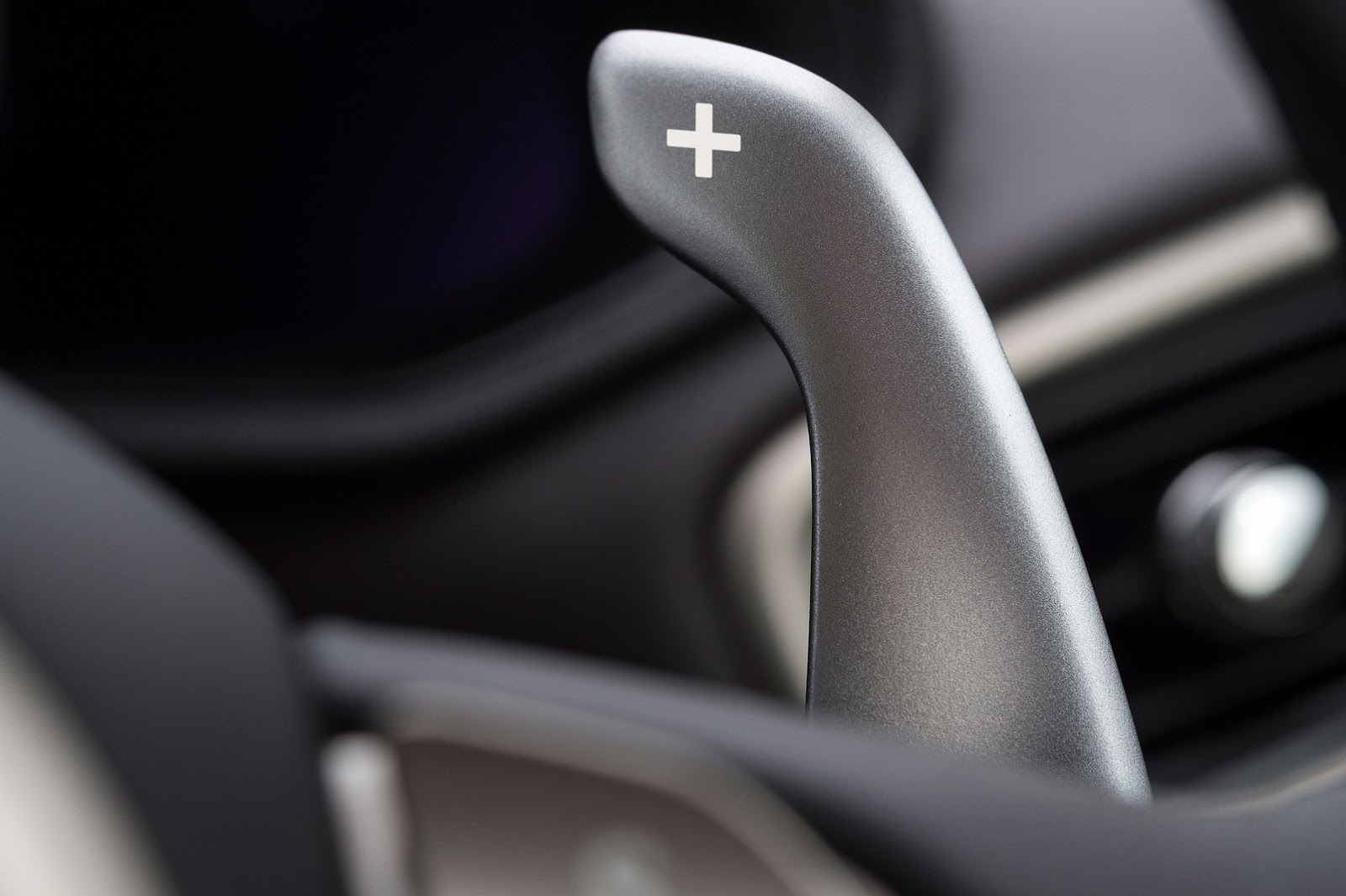 Acun Ilıcalı, İstanbul Autoshow’da yeni Aston Martin DB11 siparişi verdi