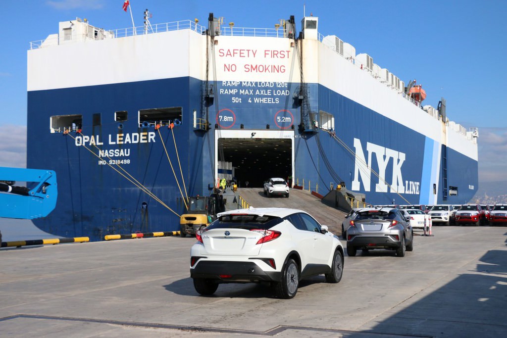 Türkiye'de üretilen ilk hibrit otomobil: Toyota C-HR  