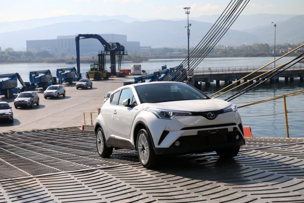 Türkiye'de üretilen ilk hibrit otomobil: Toyota C-HR  