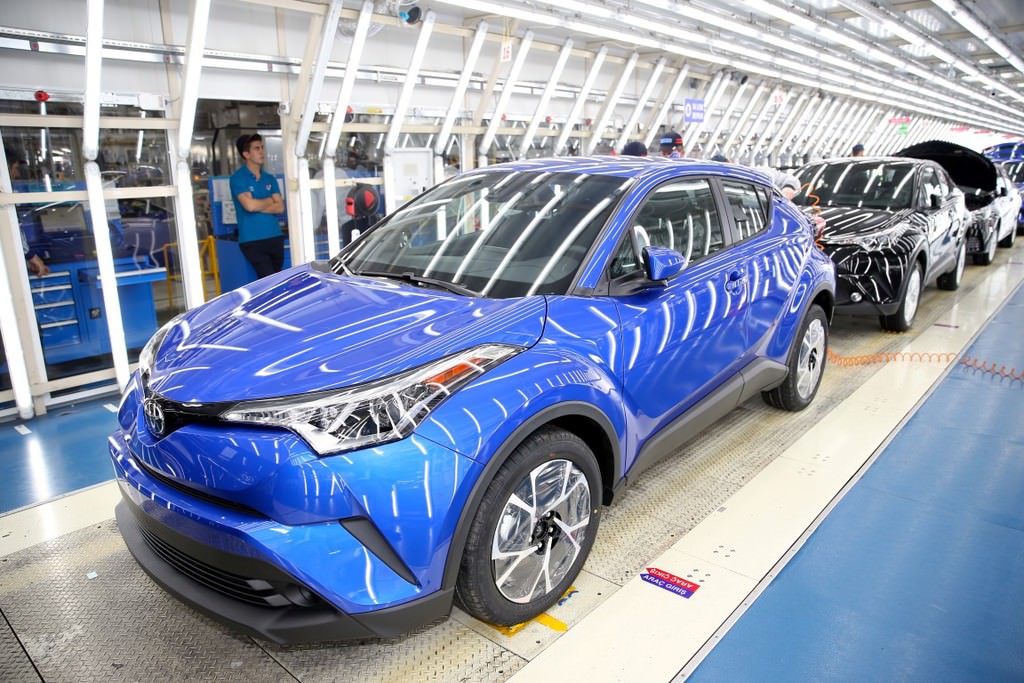 Türkiye'de üretilen ilk hibrit otomobil: Toyota C-HR  