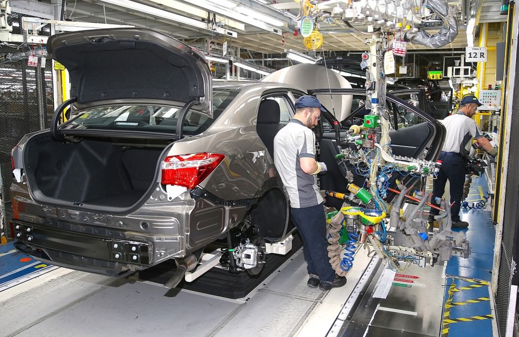 Türkiye'de üretilen ilk hibrit otomobil: Toyota C-HR  