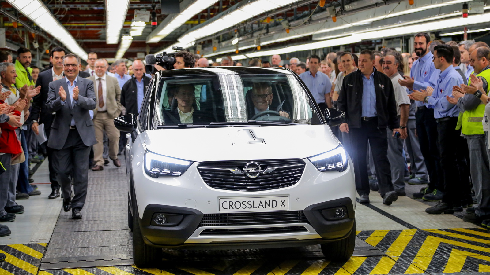 Opel’in yeni modeli bantlardan indi