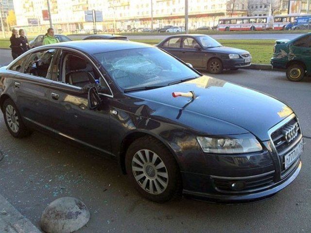 Yanlış yere park ettiler!