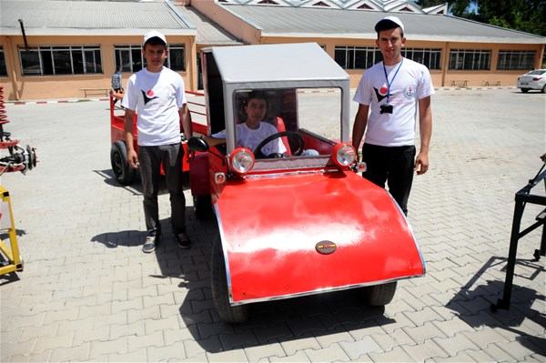Hurda parçalardan mini "Otomobil" yaptılar