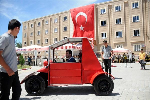 Hurda parçalardan mini "Otomobil" yaptılar