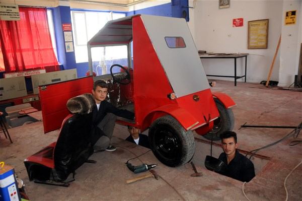 Hurda parçalardan mini "Otomobil" yaptılar