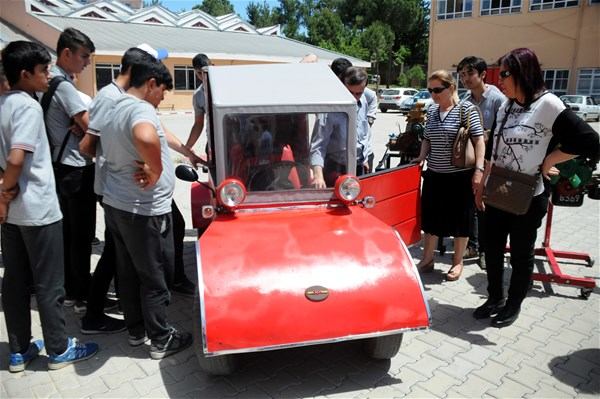 Hurda parçalardan mini "Otomobil" yaptılar