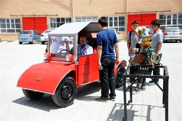 Hurda parçalardan mini "Otomobil" yaptılar