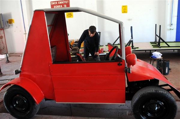 Hurda parçalardan mini "Otomobil" yaptılar