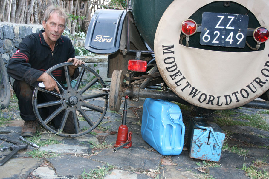 100 yıllık otomobille dünya turu