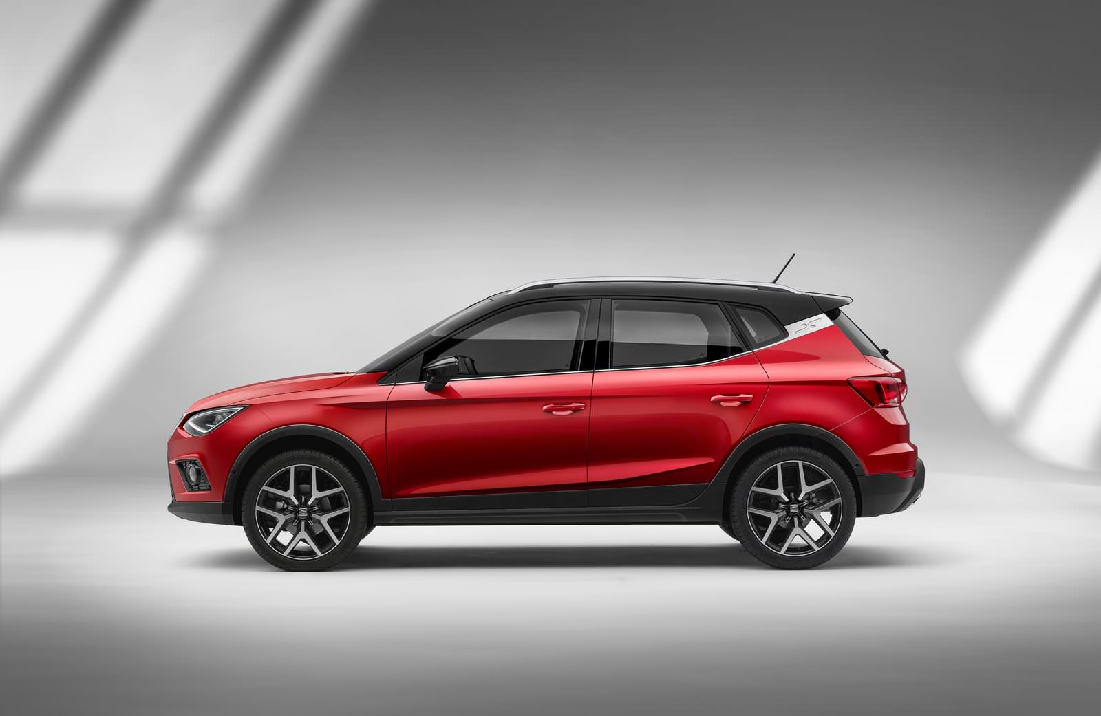 Seat’ın yeni crossover modeli Arona ortaya çıktı