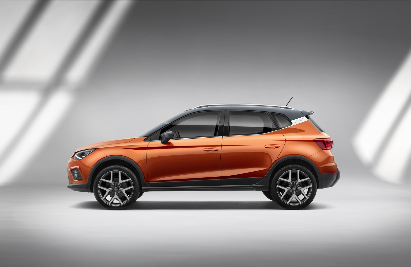 Seat’ın yeni crossover modeli Arona ortaya çıktı