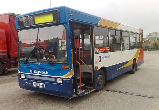 Hurda otobüsü lüks bir araca dönüştürdüler.