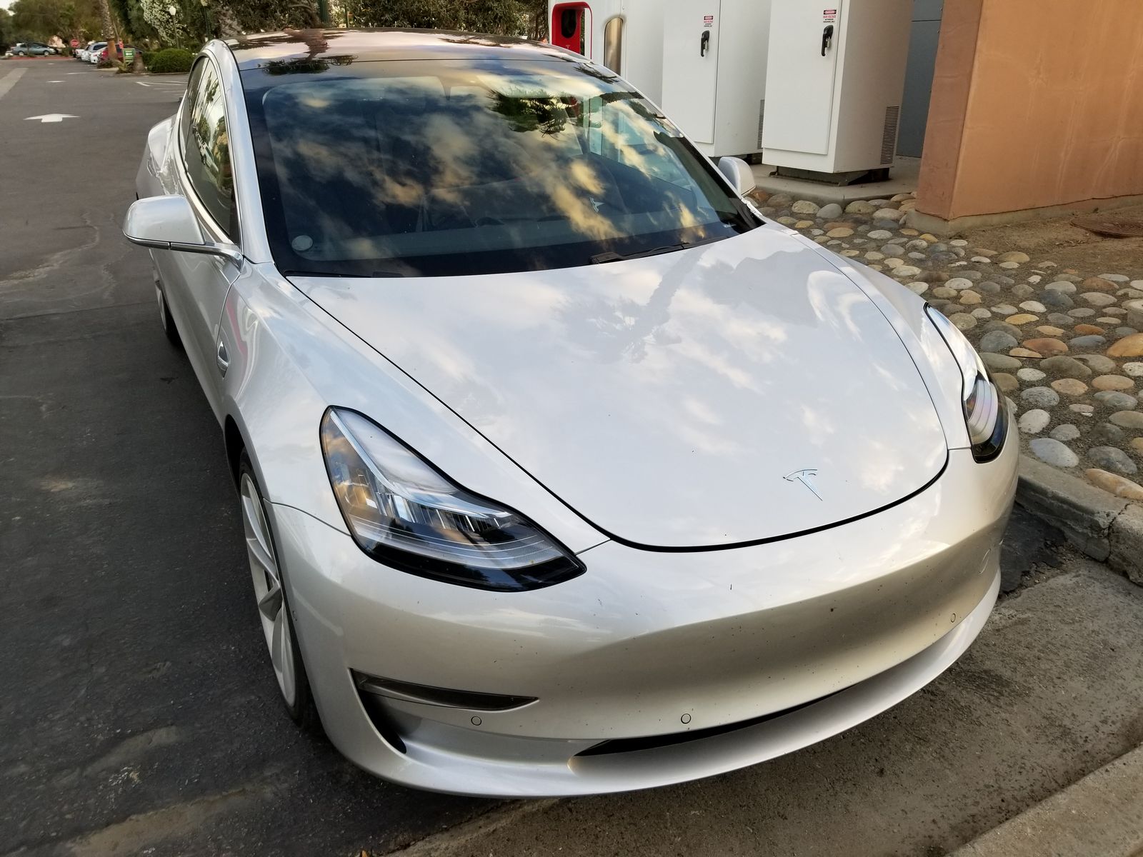 Tesla Model 3 resmen tanıtıldı