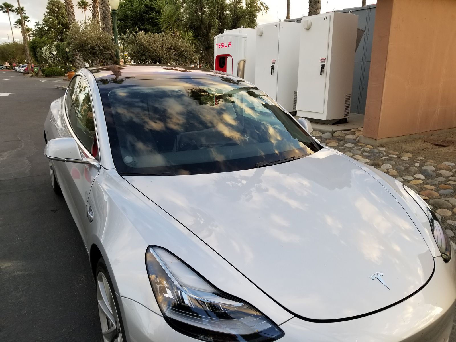 Tesla Model 3 resmen tanıtıldı