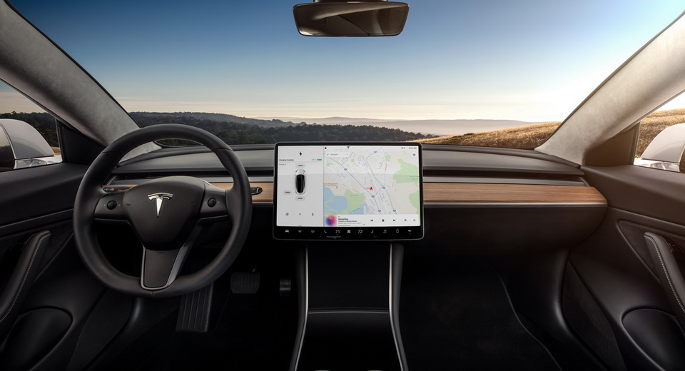 Tesla Model 3 resmen tanıtıldı