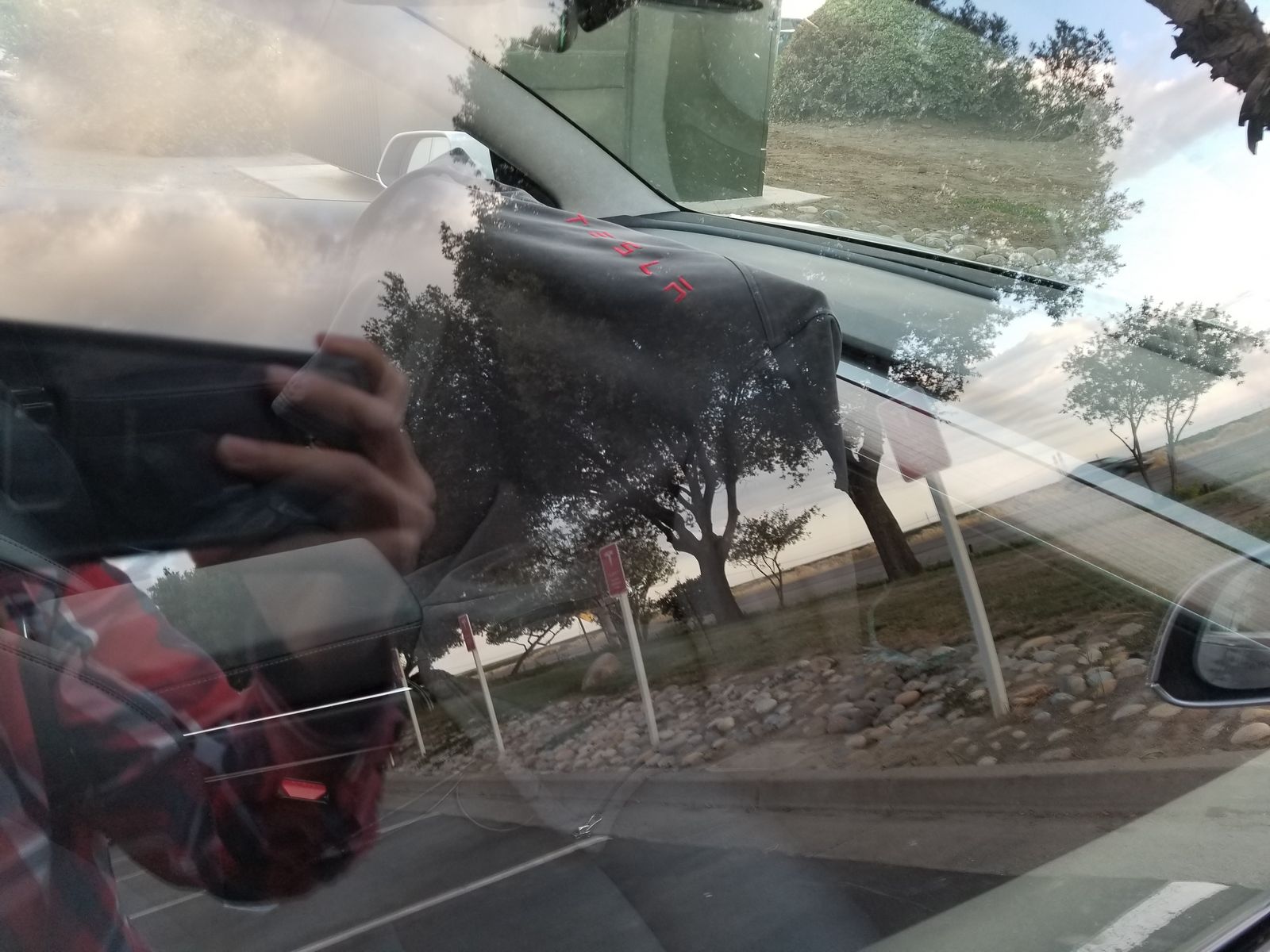 Tesla Model 3 resmen tanıtıldı