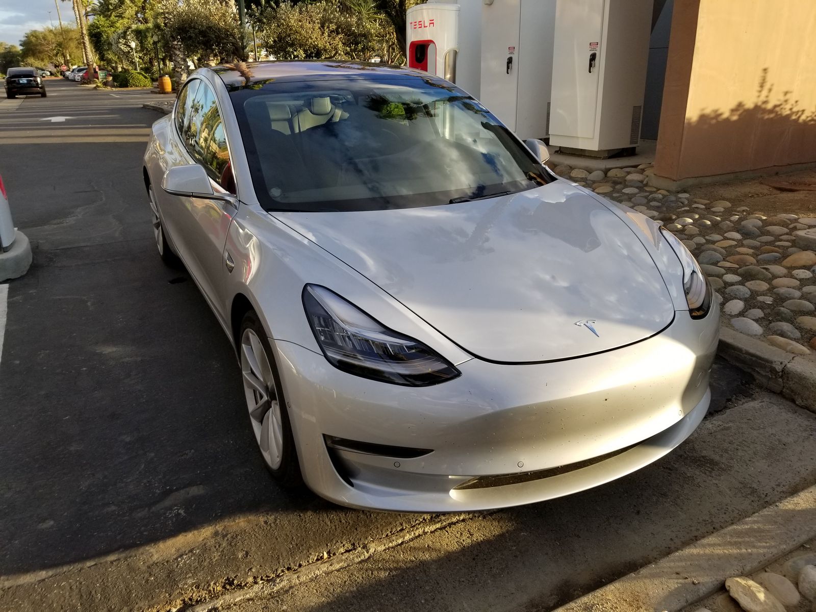 Tesla Model 3 resmen tanıtıldı