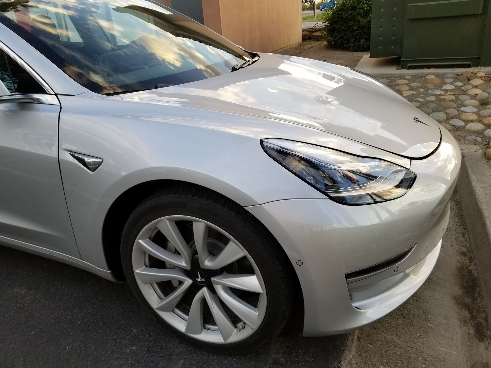 Tesla Model 3 resmen tanıtıldı