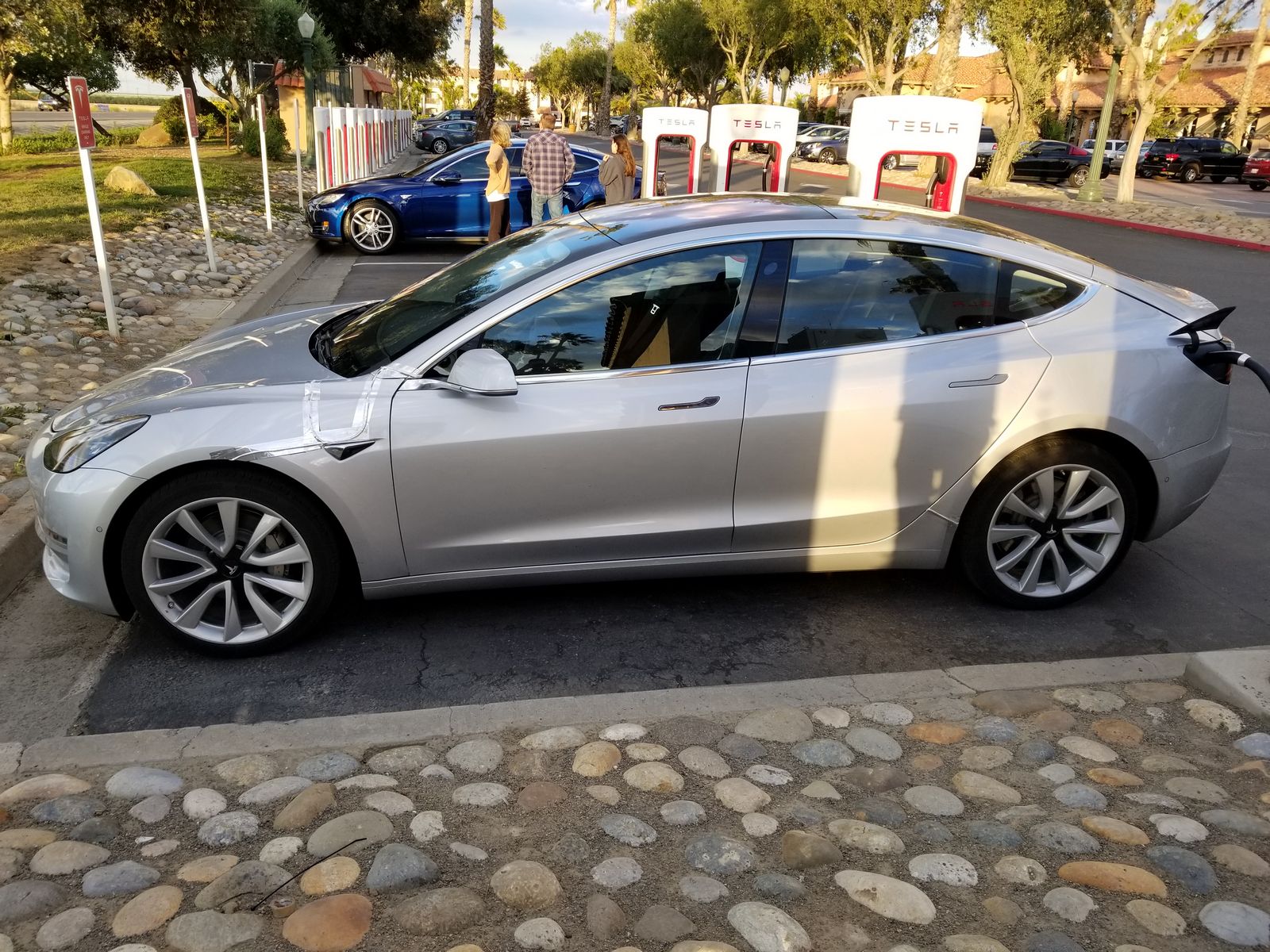 Tesla Model 3 resmen tanıtıldı