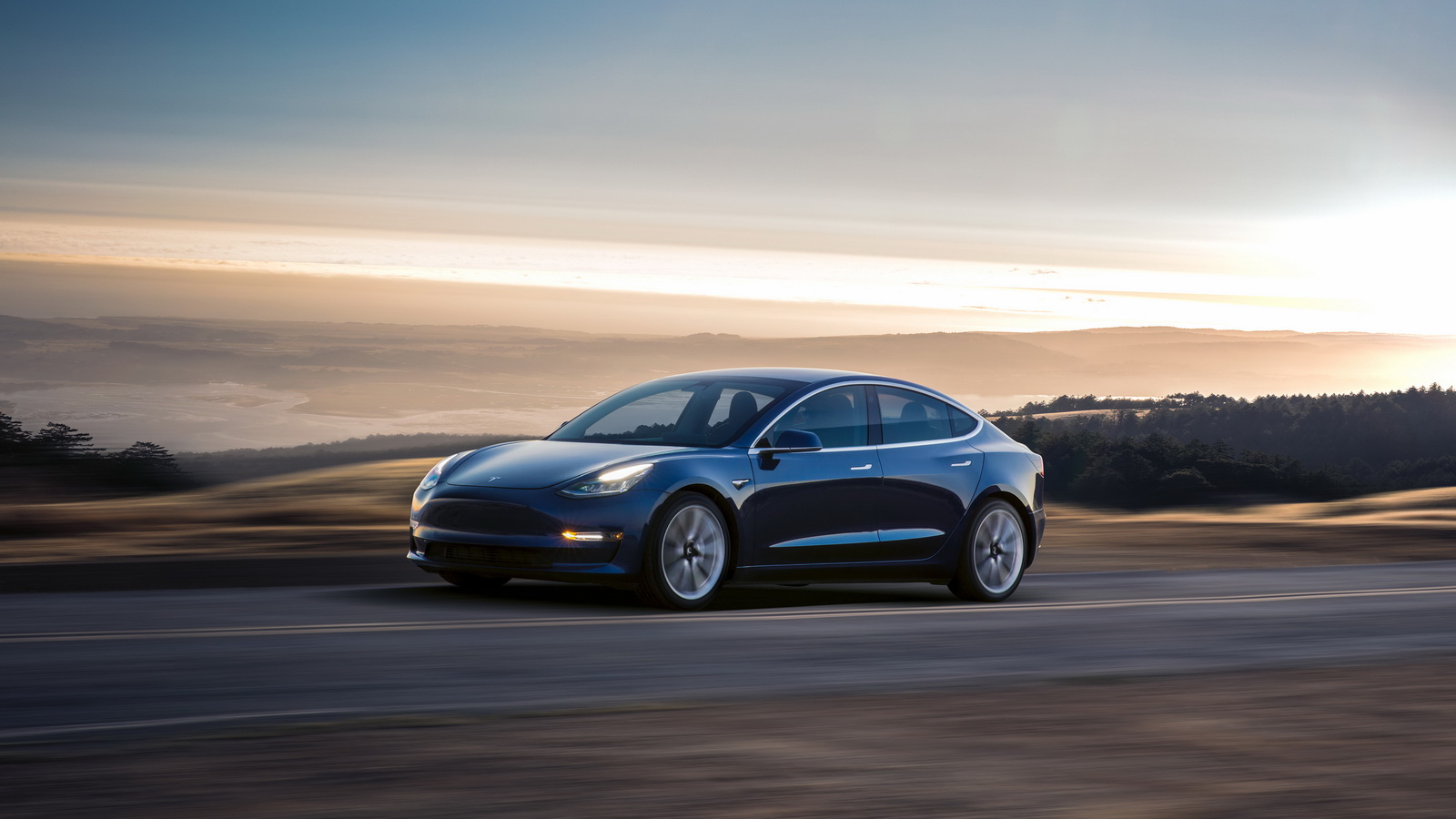Tesla Model 3 resmen tanıtıldı