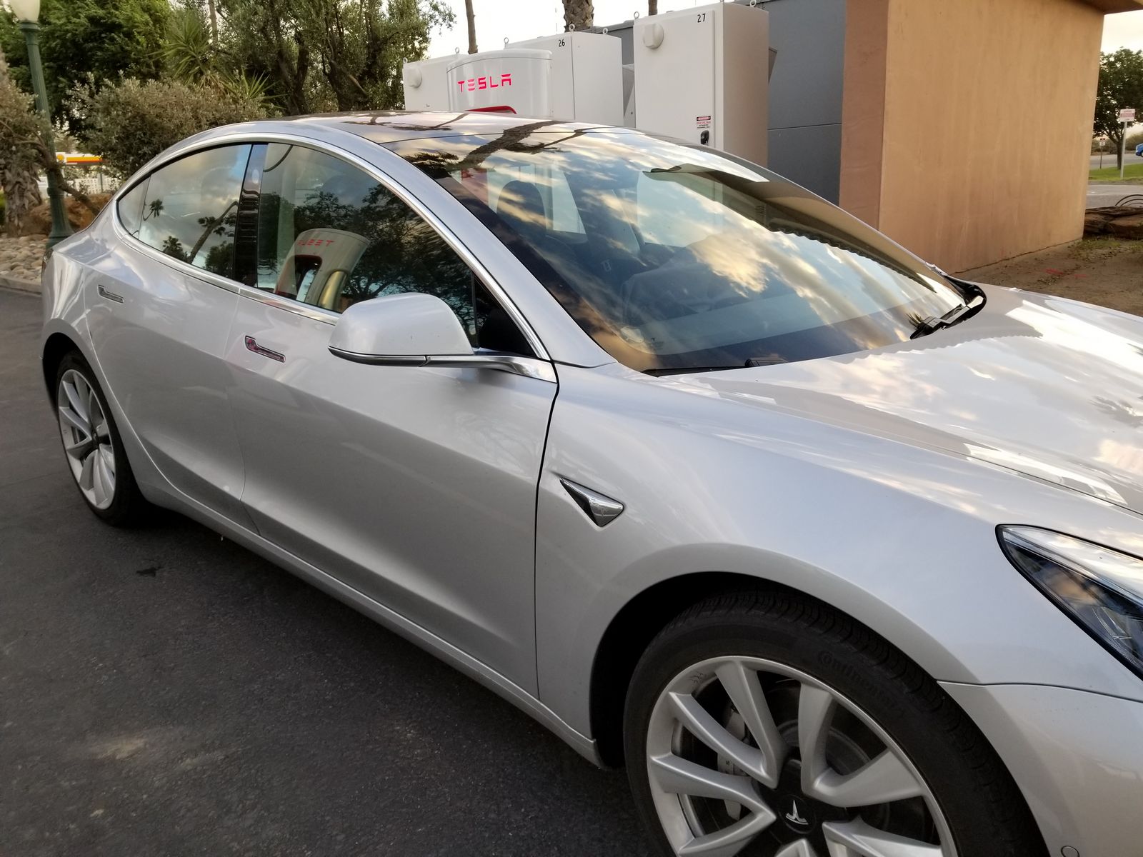 Tesla Model 3 resmen tanıtıldı