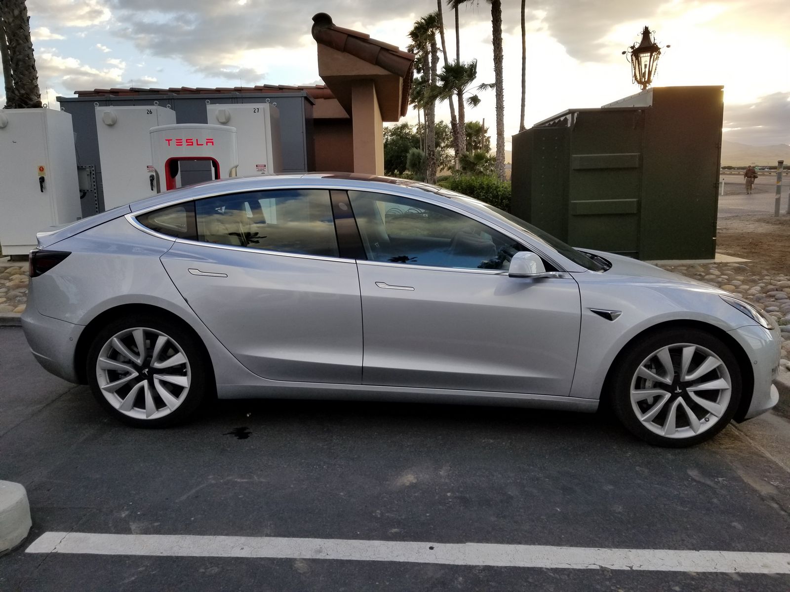 Tesla Model 3 resmen tanıtıldı