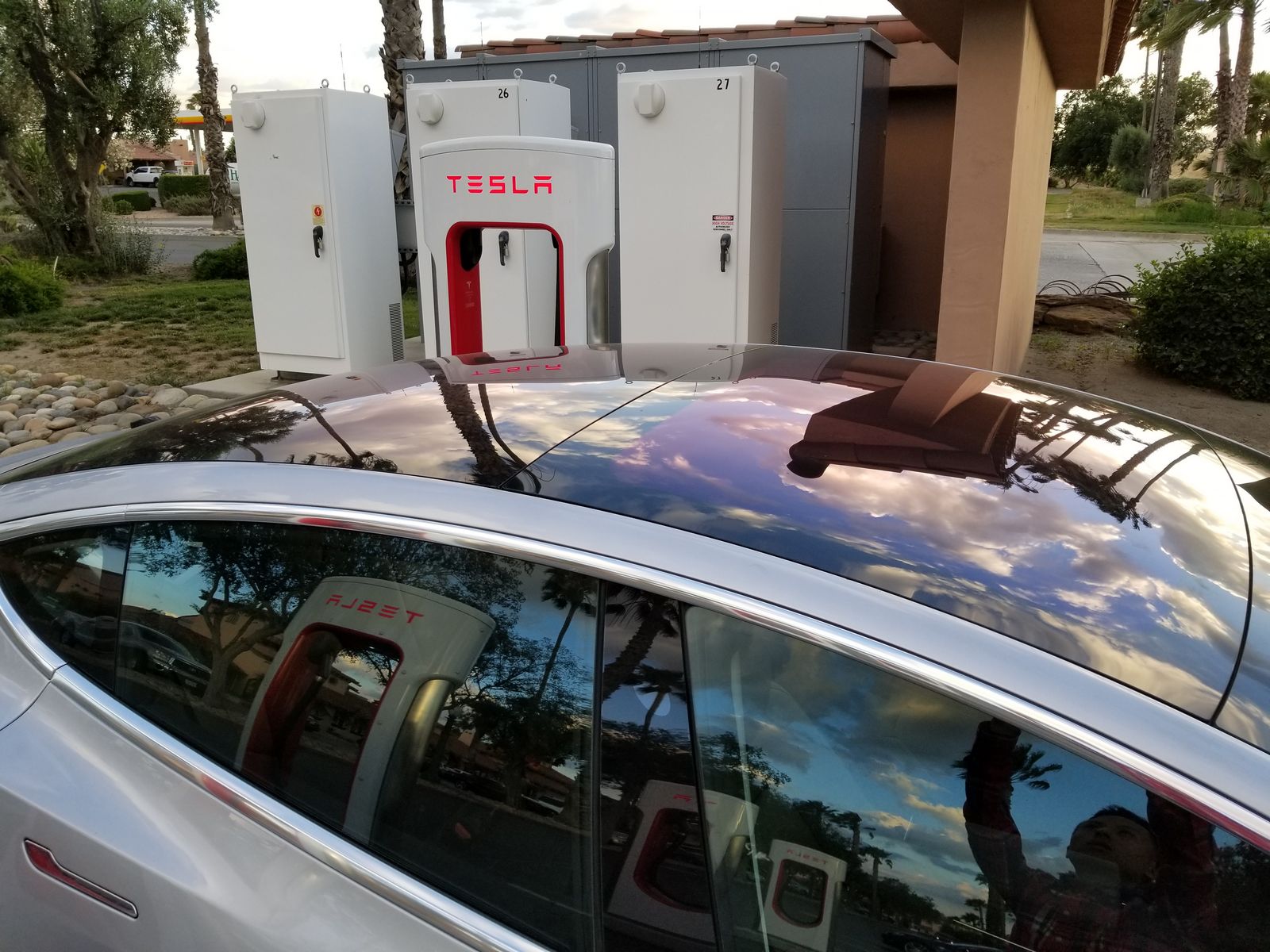 Tesla Model 3 resmen tanıtıldı