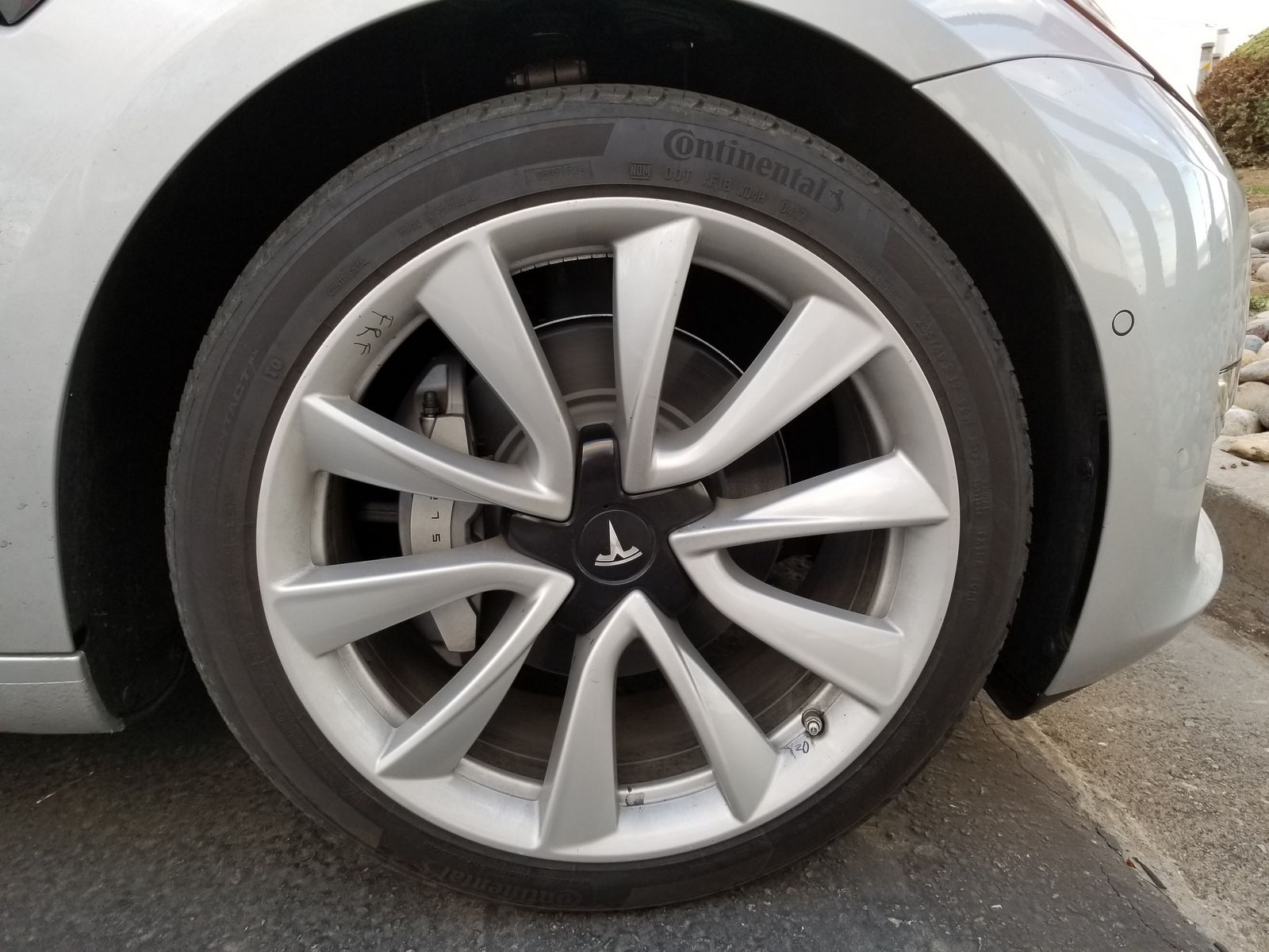 Tesla Model 3 resmen tanıtıldı