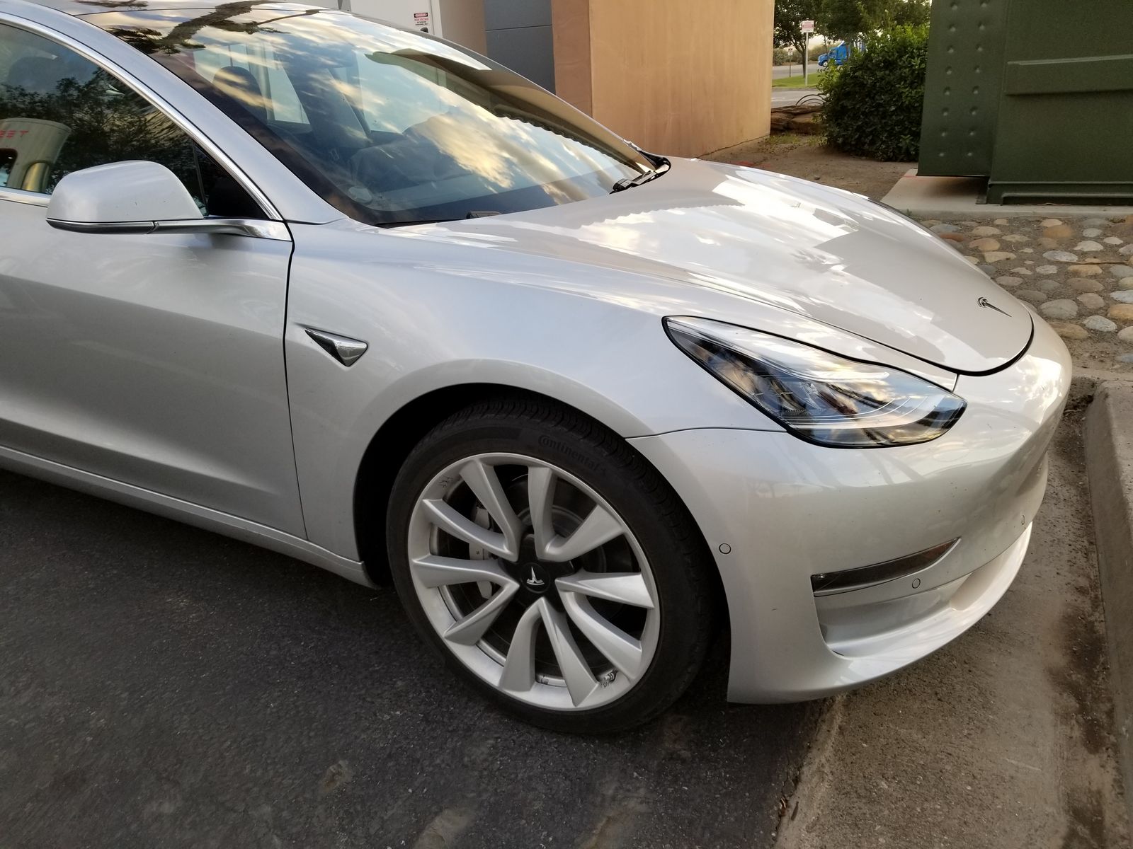 Tesla Model 3 resmen tanıtıldı