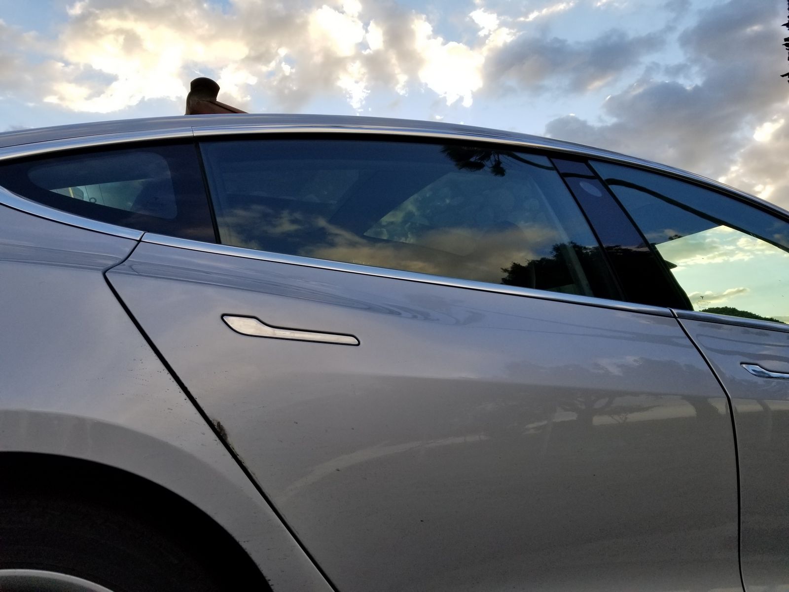 Tesla Model 3 resmen tanıtıldı