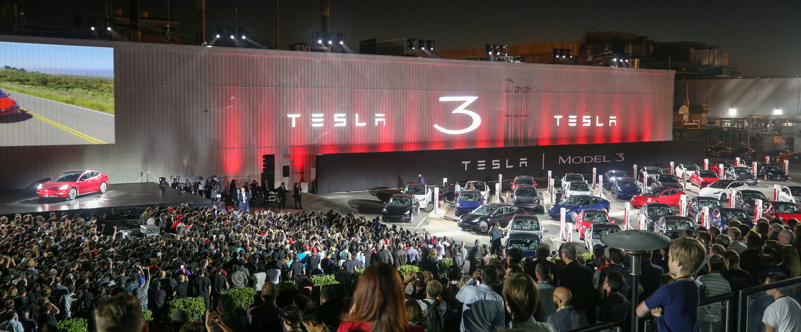 Tesla Model 3 resmen tanıtıldı